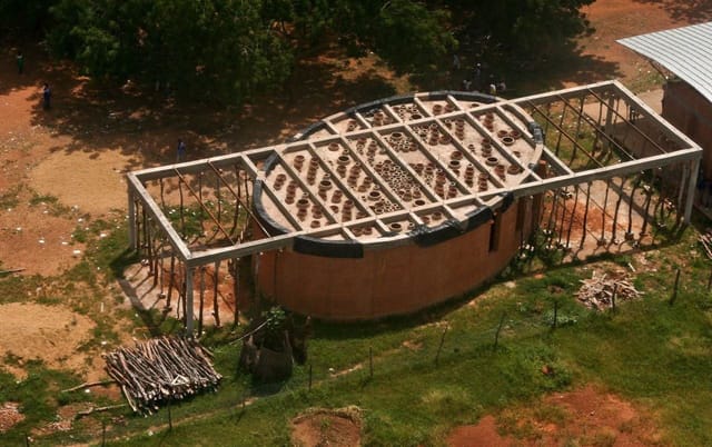 How the Gando Library in Burkina Faso Uses Clay Pots to Cool Itself Without Electricity
